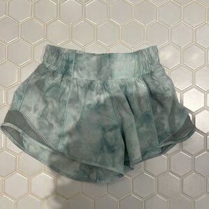 Lululemon hottie hot 2.5 inch short